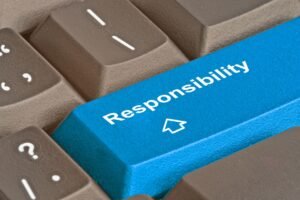 Verantwortung als blauer Tastatur-Button, symbolisiert Verantwortungsbewusstsein und Pflicht.