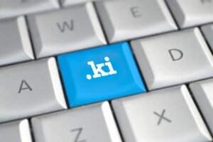 Blaue Tastaturtaste mit '.ki' für Künstliche Intelligenz.