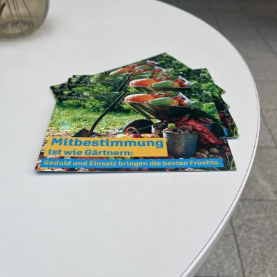 Obstkarten mit Gartenmotiven und europäischen Sprüchen für nachhaltigen Genuss.